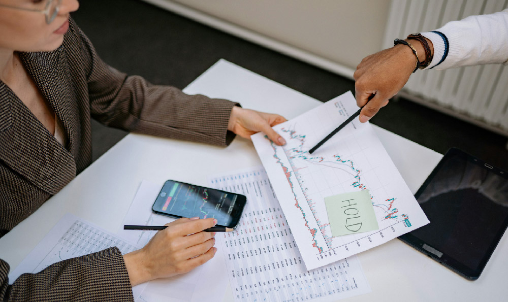 How to Invest Wisely, and Is Getting Rich Possible?
