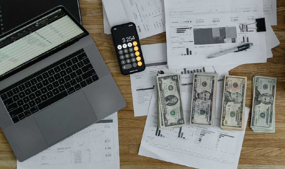 Flight Attendant Earnings: Are They Competitive? High Pay Insights
