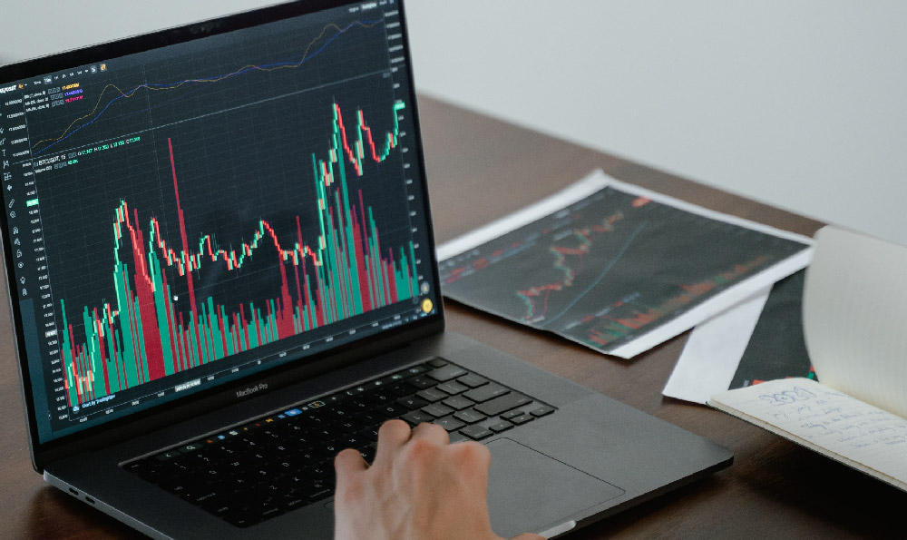 Is it possible to make fake money feel real, and how?
